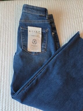 Women's Mid Wash Blue Jeans